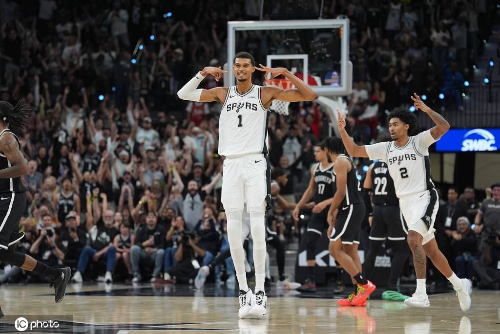 文班亚马开赛至今场均33.3分13.3篮板6盖帽 带队三连胜